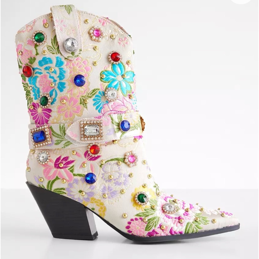 Azalea Wang Embroidered Floral Heeled Boots